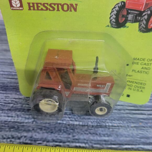 Vtg mini toys Hesston 1/64 scale 980 DT 4wd diecast/plastic tractor brown/white - Picture 4 of 11